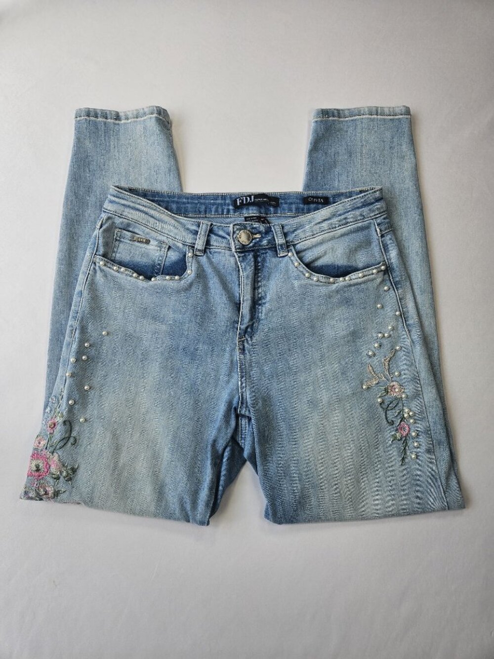 FDJ French Dressing Olivia Embroidered Pearl Accent Slim Jeans Size 6 - Picture 3 of 7